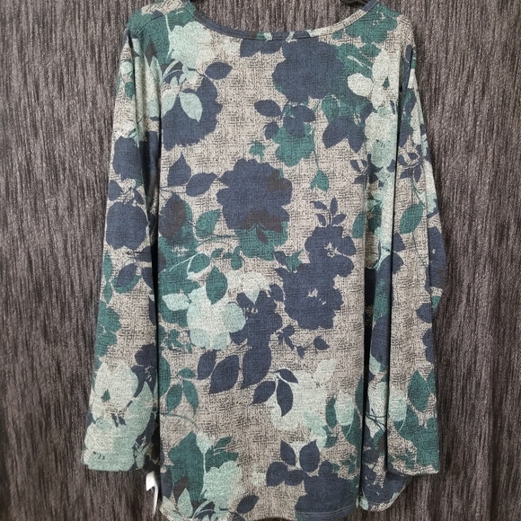 Women's Long Sleeve Top NWT - Picture 3 of 4